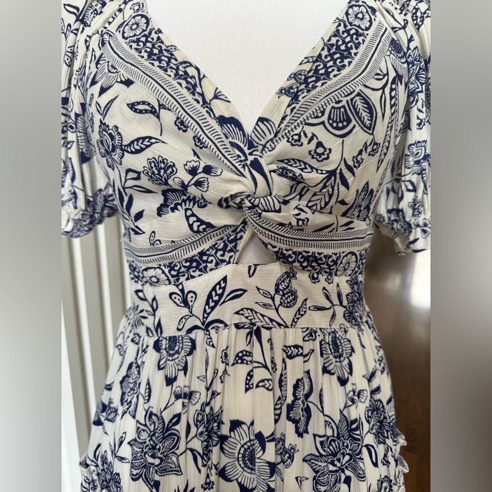 Floral Blue and White Dress - Picture 2 of 6